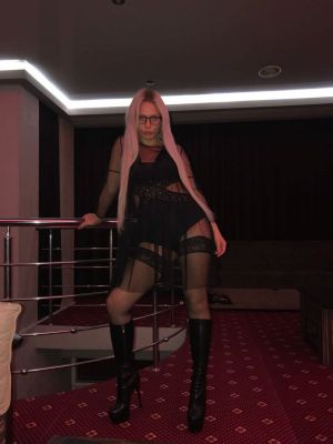 Страстная ночная бабочка Нона с обнаженными фото