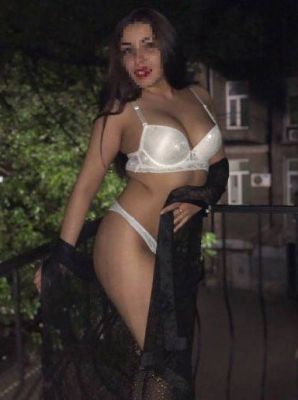 Карина — знакомства для секса в Питере